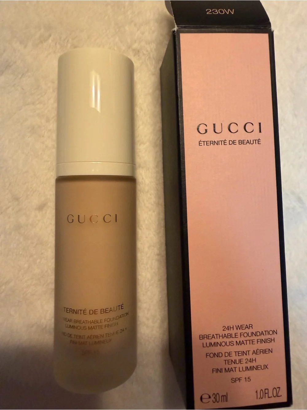 Gucci Éternité de Beauté Foundation in Pink Beige Tone
